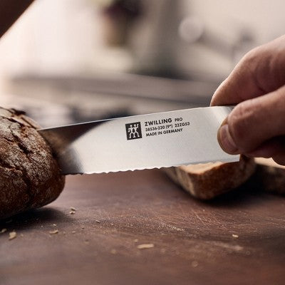 ZWILLING Pro Le Blanc 9-inch Z15 Serrated Bread Knife