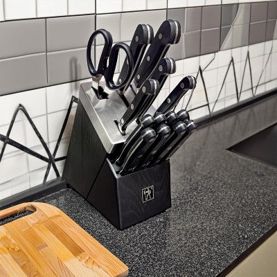 Zwilling Henckels International Classic 15-pc Self-Sharpening Knife Block Set - Black.